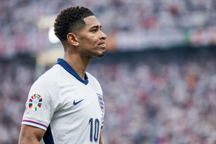 不屑态度, 赫尔的帮助, 标是打造一